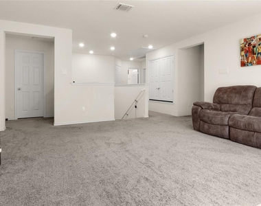 1017 Plano Ln - Photo Thumbnail 13