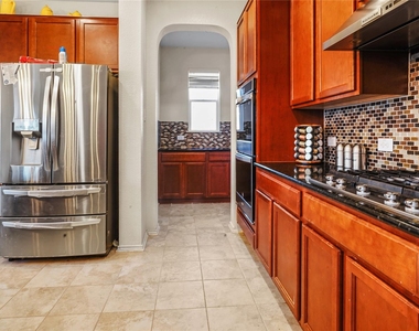 1017 Plano Ln - Photo Thumbnail 8