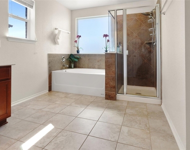 1017 Plano Ln - Photo Thumbnail 18