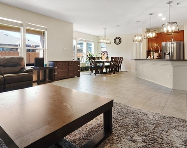 1017 Plano Ln - Photo Thumbnail 11