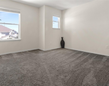 1017 Plano Ln - Photo Thumbnail 20