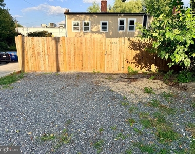 2920 8th Street Ne - Photo Thumbnail 4