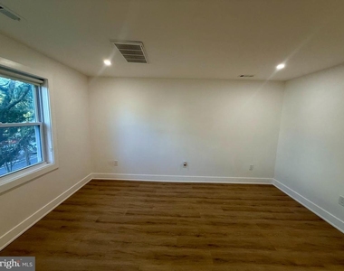 2920 8th Street Ne - Photo Thumbnail 6