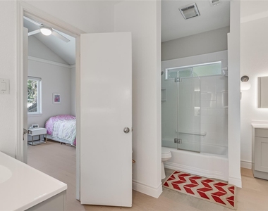 5606 Sedgefield Dr - Photo Thumbnail 15