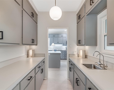 5606 Sedgefield Dr - Photo Thumbnail 8