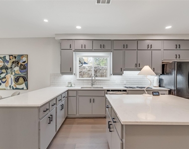5606 Sedgefield Dr - Photo Thumbnail 10