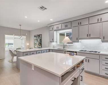 5606 Sedgefield Dr - Photo Thumbnail 9