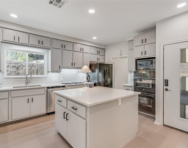 5606 Sedgefield Dr - Photo Thumbnail 6