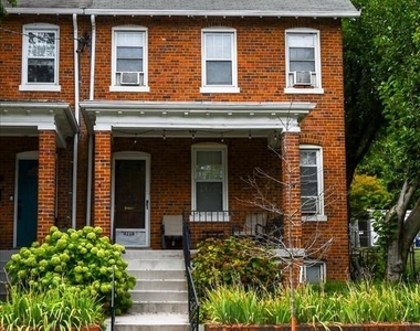 4210 10th Street Ne - Photo Thumbnail 2