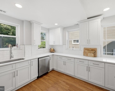 1719 Evarts Street Ne - Photo Thumbnail 2