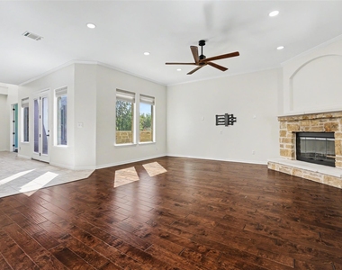 1020 Winding Way Dr - Photo Thumbnail 9