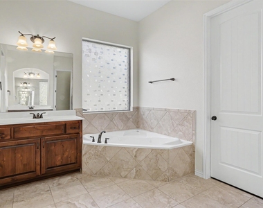 1020 Winding Way Dr - Photo Thumbnail 18