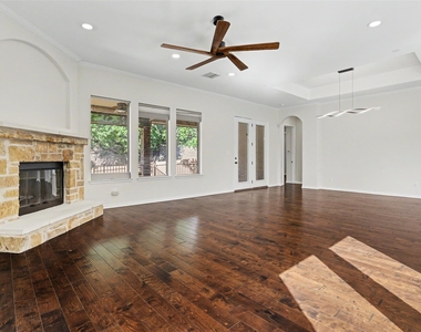 1020 Winding Way Dr - Photo Thumbnail 8