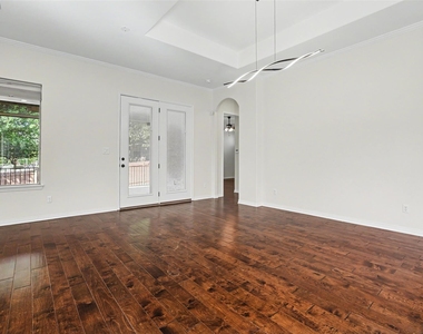1020 Winding Way Dr - Photo Thumbnail 10