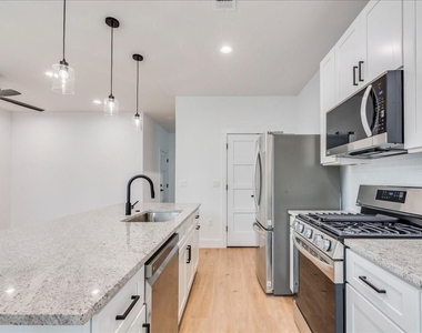 2302 Maxwell Ln - Photo Thumbnail 9