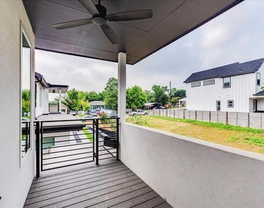 2302 Maxwell Ln - Photo Thumbnail 19