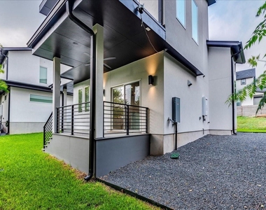 2302 Maxwell Ln - Photo Thumbnail 23
