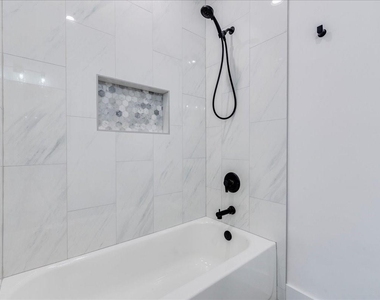 2302 Maxwell Ln - Photo Thumbnail 18