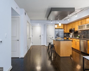 1025 1st Street Se - Photo Thumbnail 4