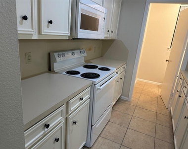 7107 Silver Dale Dr - Photo Thumbnail 8
