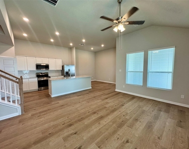746 Staglin St - Photo Thumbnail 2