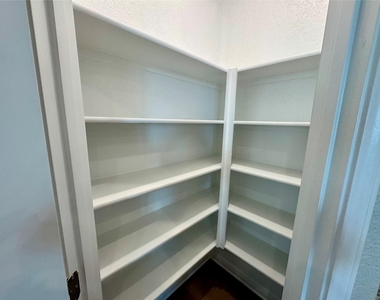 746 Staglin St - Photo Thumbnail 6