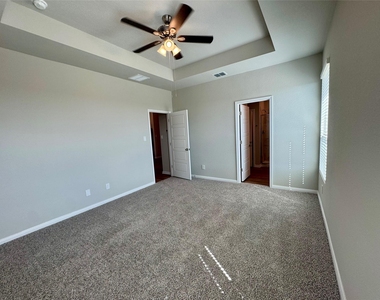 746 Staglin St - Photo Thumbnail 9