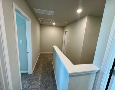 746 Staglin St - Photo Thumbnail 20
