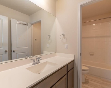 205 Falkland Street - Photo Thumbnail 30
