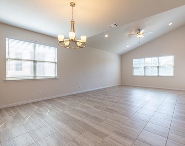 205 Falkland Street - Photo Thumbnail 6