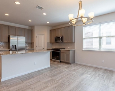 205 Falkland Street - Photo Thumbnail 9