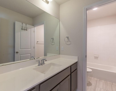205 Falkland Street - Photo Thumbnail 27