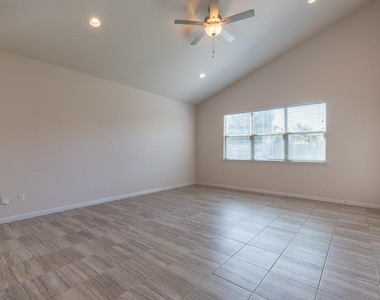 205 Falkland Street - Photo Thumbnail 10