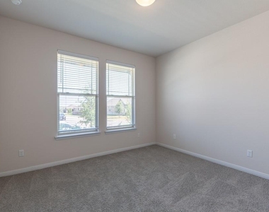 205 Falkland Street - Photo Thumbnail 19