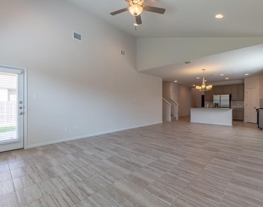 205 Falkland Street - Photo Thumbnail 12
