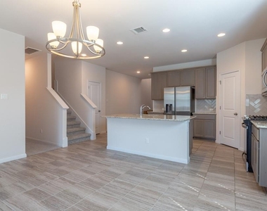 205 Falkland Street - Photo Thumbnail 8