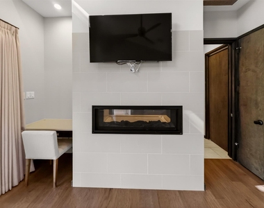2113 Barbaro Way - Photo Thumbnail 14