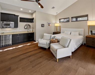 2113 Barbaro Way - Photo Thumbnail 11