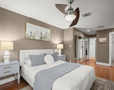 1184 Navasota St - Photo Thumbnail 19