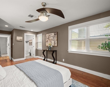 1184 Navasota St - Photo Thumbnail 18