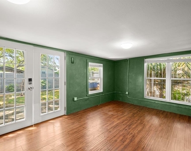 1184 Navasota St - Photo Thumbnail 27