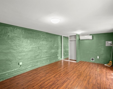 1184 Navasota St - Photo Thumbnail 26