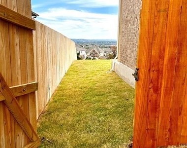 8001 Copper Prairie Bnd - Photo Thumbnail 24