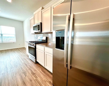 8001 Copper Prairie Bnd - Photo Thumbnail 8
