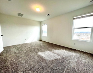 8001 Copper Prairie Bnd - Photo Thumbnail 12