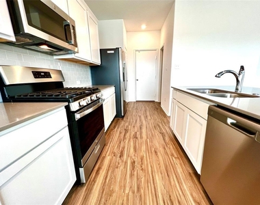 8001 Copper Prairie Bnd - Photo Thumbnail 7