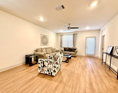 17217 Bassano Ave - Photo Thumbnail 9