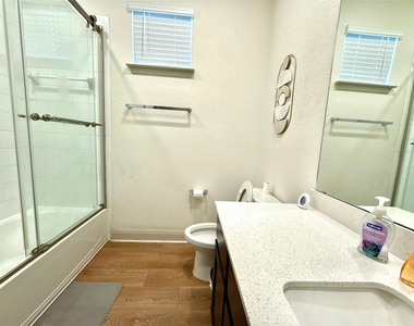 17217 Bassano Ave - Photo Thumbnail 19