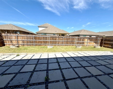 17217 Bassano Ave - Photo Thumbnail 11