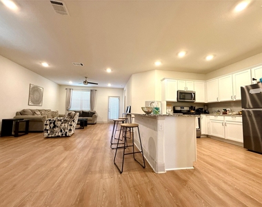 17217 Bassano Ave - Photo Thumbnail 6